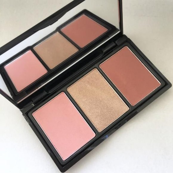 Elizabeth Arden Cheek Compact, 3 Blush Palette, 4.3g, Full Size - Picture 1 of 3